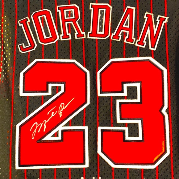 Micheal Jordan signature Jersey - Picture 5 of 12